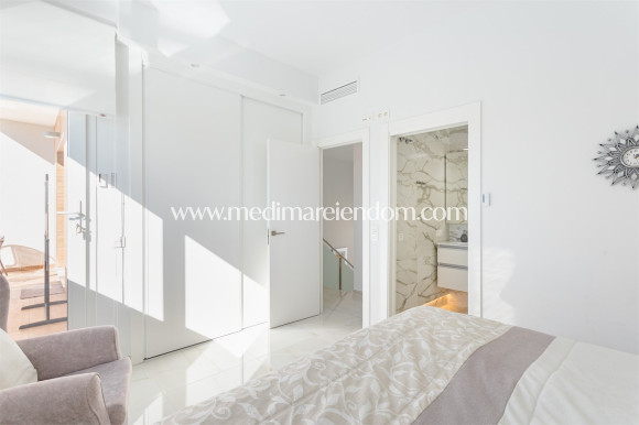 Reventa - Villa independiente - Torrevieja