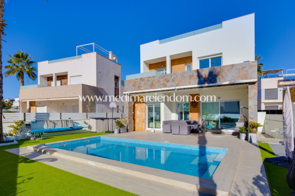 Reventa - Villa independiente - Torrevieja