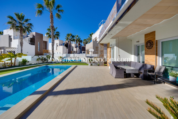 Reventa - Villa independiente - Torrevieja