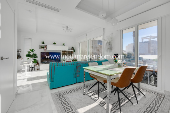 Reventa - Villa independiente - Torrevieja