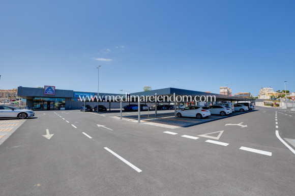 Reventa - Villa independiente - Torrevieja