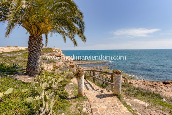 Reventa - Villa independiente - Torrevieja