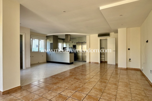 Sala - Fristående villa - Orihuela Costa - Villamartín