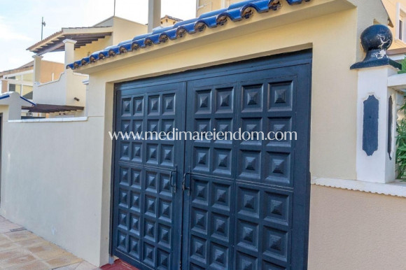 Sala - Fristående villa - Orihuela Costa - Villamartín