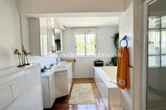 Verkauf - Freistehende Villa - Orihuela Costa - La Zenia