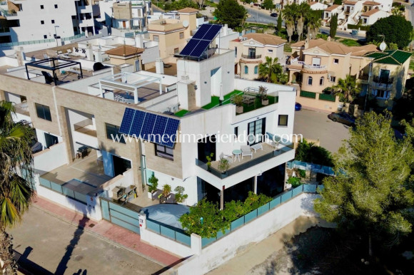 Verkauf - Freistehende Villa - Orihuela Costa - Villamartín