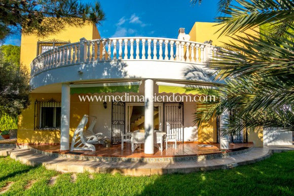 Verkauf - Villa - Orihuela Costa - Punta Prima