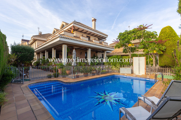 Villa - Sala - Torrevieja - M-99373