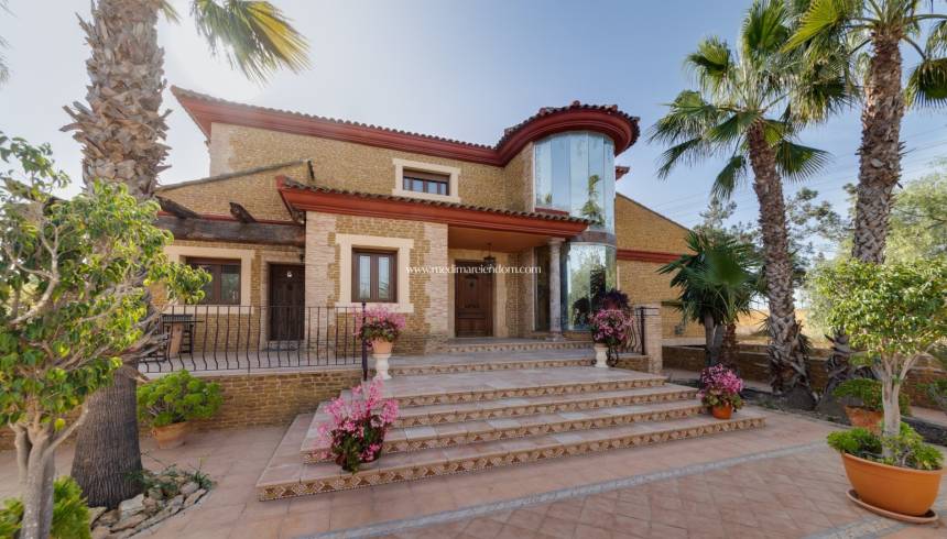 Esta villa en venta en Los Montesinos: el paraíso en la Costa Blanca que buscas