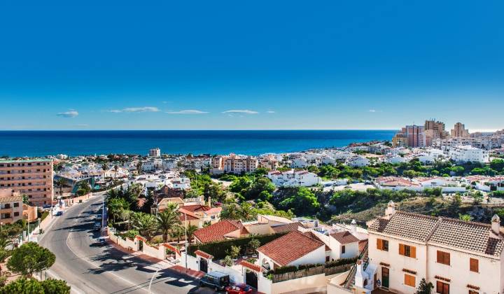 MEDIMAR EIENDOM, fastighetsmäklare i Torrevieja du behöver för att köpa ett hus i Spanien
