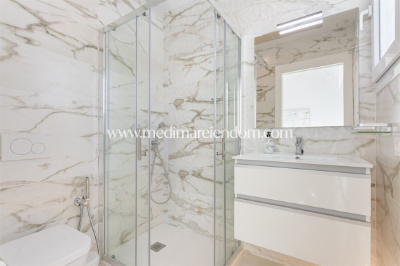 Reventa - Villa independiente - Torrevieja