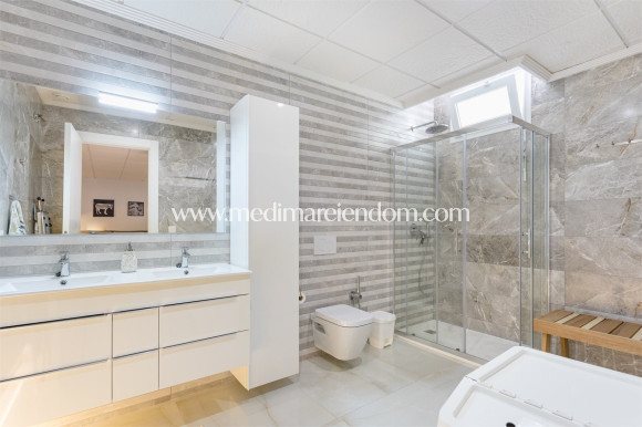 Reventa - Villa independiente - Torrevieja