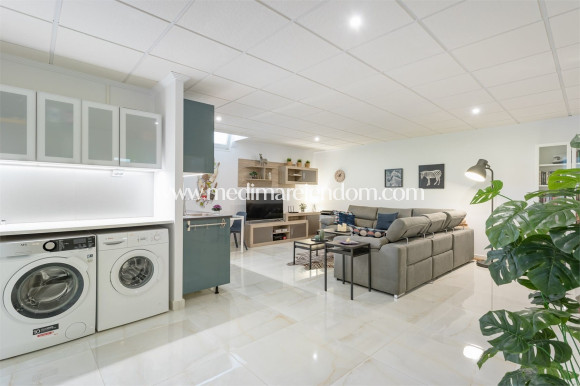 Reventa - Villa independiente - Torrevieja