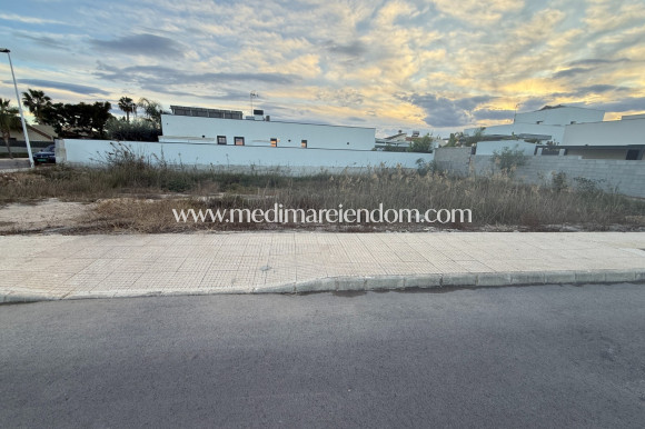 Nieuw gebouw - Perceel / Land - Formentera del Segura