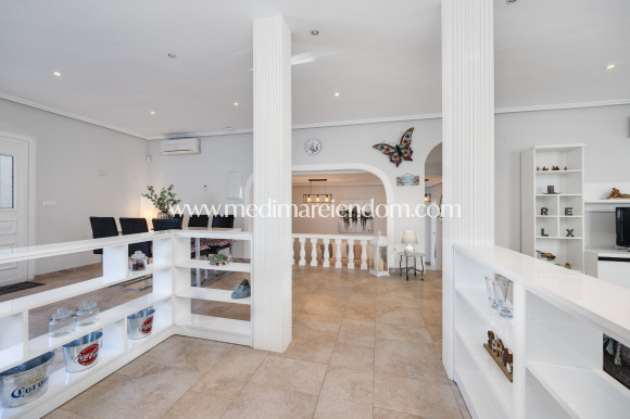 Odsprzedaż - Willa - San Miguel de Salinas