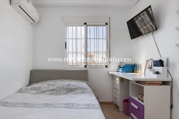 Odsprzedaż - Dom szeregowy - Torrevieja