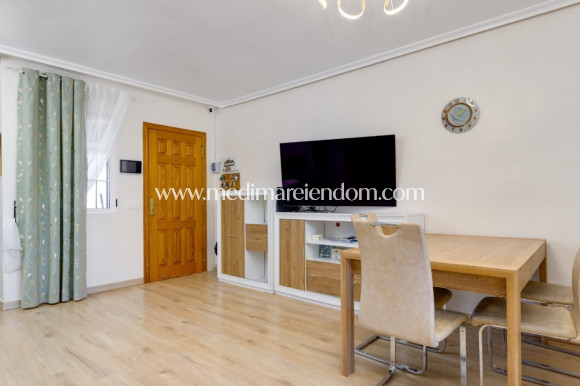 Odsprzedaż - Dom szeregowy - Torrevieja