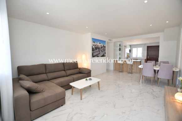 Nowo zbudowane - Niski bungalow - San Miguel de Salinas