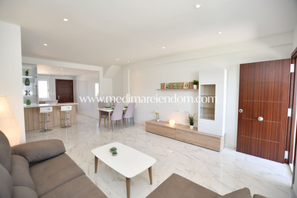 Nowo zbudowane - Niski bungalow - San Miguel de Salinas