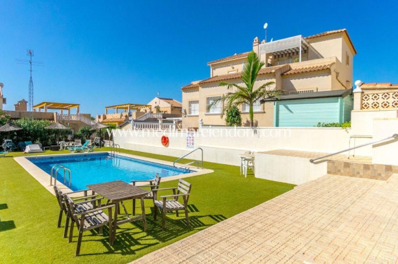 Brukt bolig - Frittstående villa - Orihuela Costa - Villamartín